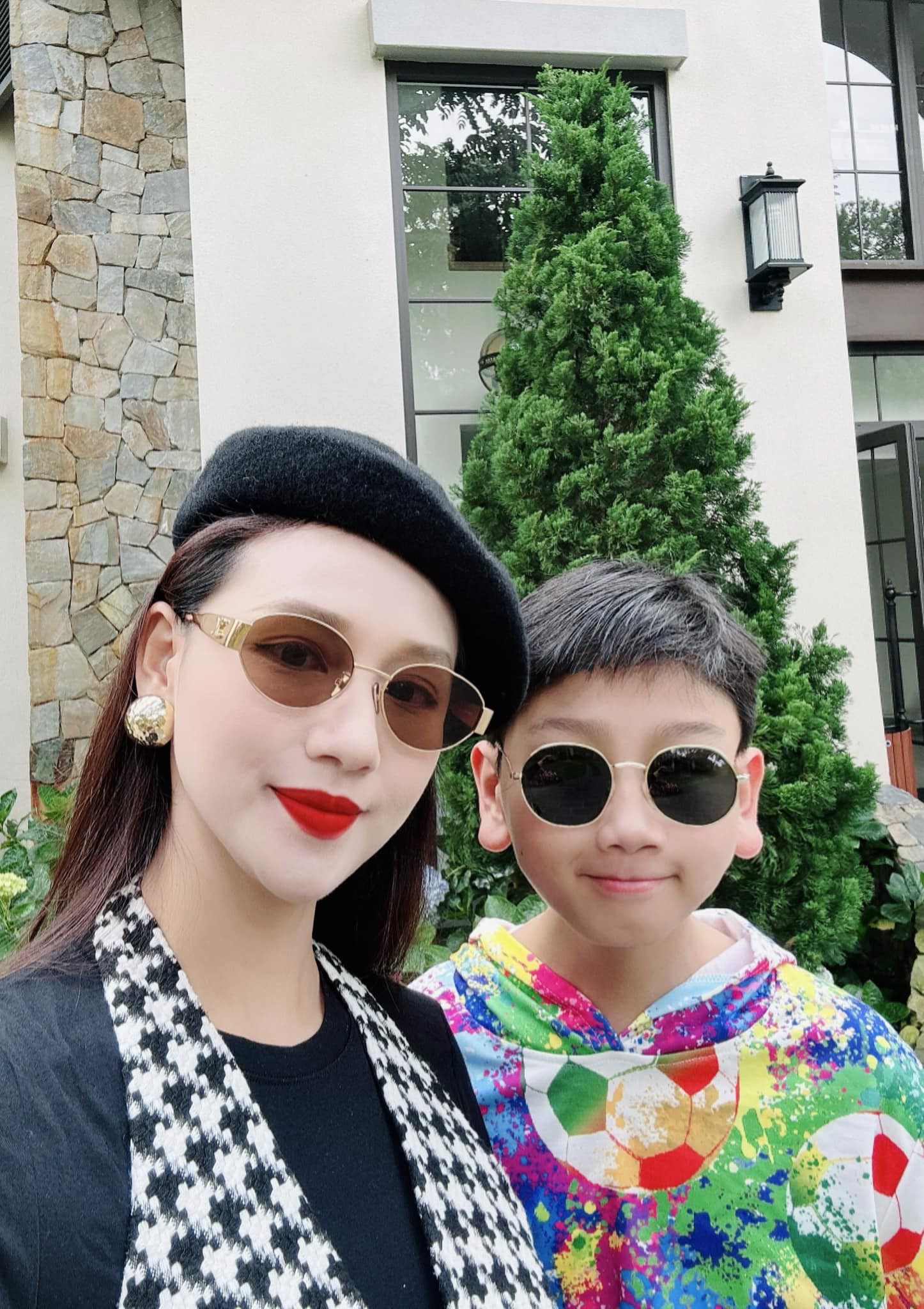 Con trai của nữ diễn viên đại gia Lã Thanh Huyền: 12 tuổi phổng phao, ra dáng 'tổng tài'- Ảnh 2.