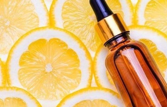 Dùng serum vitamin C giúp làm đẹp da