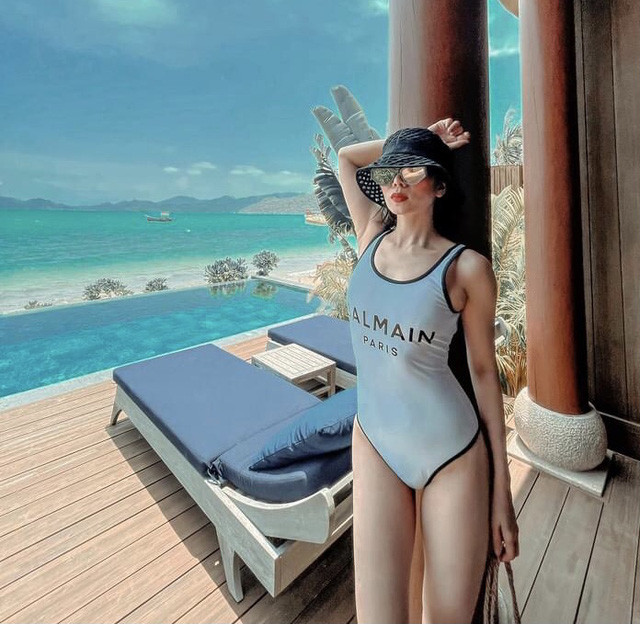 Bộ sưu tập bikini bằng nắm tay nhưng giá khủng của Lệ