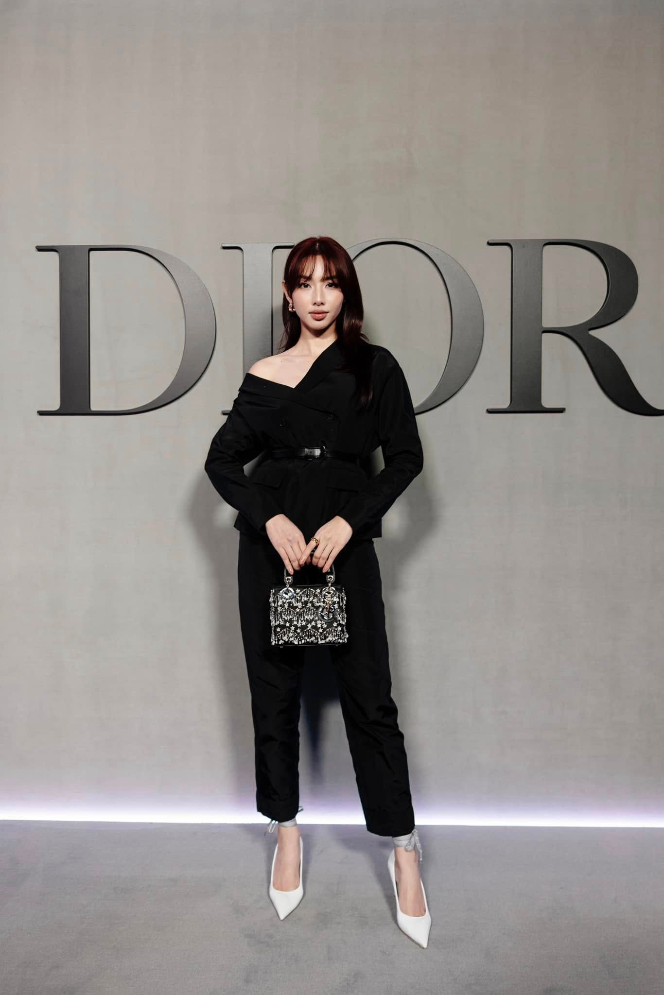 Thêm một nhà mốt quốc tế âm thầm gỡ hình Thùy Tiên sau vụ bị tạm hoãn xuất cảnh