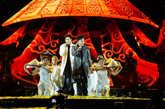 10.000 người tham gia đại nhạc hội Legend Fest 2025 trong ngày 30/4