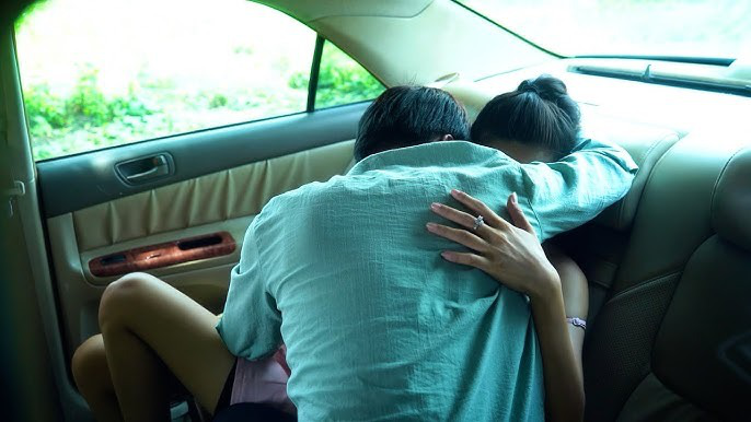 Bắt quả tang hành vi 'nóng bỏng mắt' của chồng sau xe tải Bắt quả tang hành vi 'nóng bỏng mắt' của chồng sau xe tải nhưng điều khiến vợ sốc là tuyên bố của anh ta sau đó- Ảnh 3.