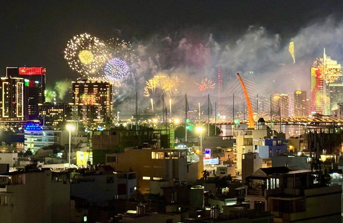 Mãn nhãn màn pháo hoa lớn chưa từng có mừng 50 năm đất nước thống nhất ảnh 13