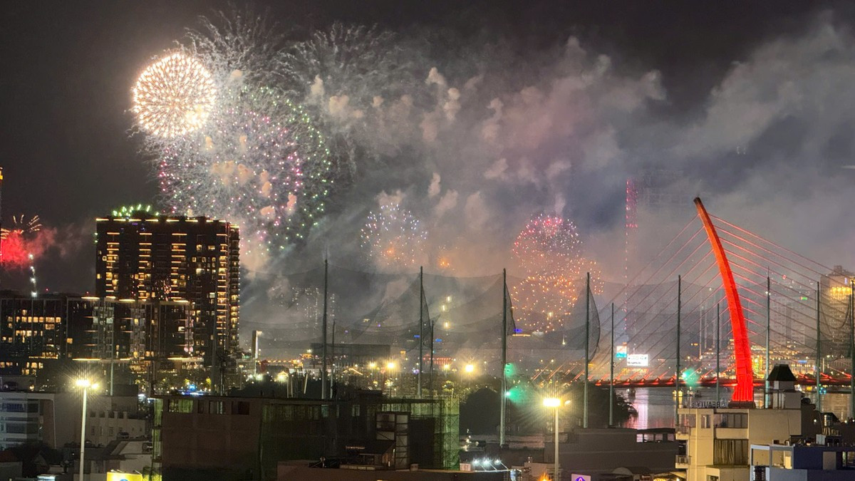 Mãn nhãn màn pháo hoa lớn chưa từng có mừng 50 năm đất nước thống nhất ảnh 12