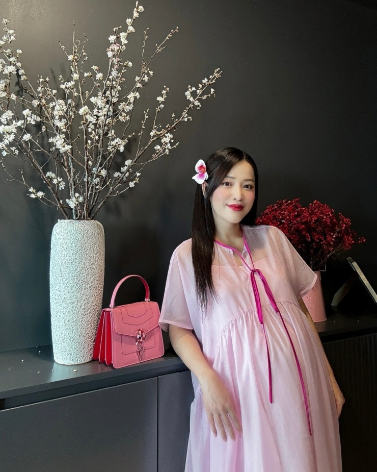 Mỹ nhân đình đám Vbiz lần đầu lộ diện sau nghi vấn bí mật sinh con httpswwwsaostarvngiaitridongthaigaychuycuapuka202504300945275766html
