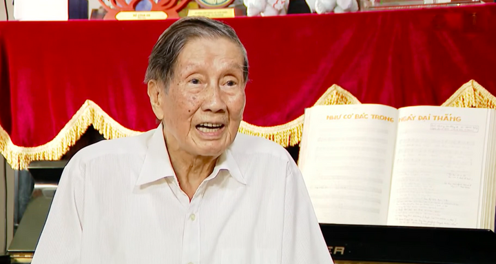 'Như có Bác trong ngày đại thắng' hay 'Như có Bác Hồ trong ngày vui đại thắng'? Nhạc sĩ Phạm Tuyên.