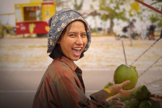 Nữ diễn viên duy nhất đóng 2 phim dịp lễ: 'Tôi vẫn ở nhà thuê, đi xe công nghệ'