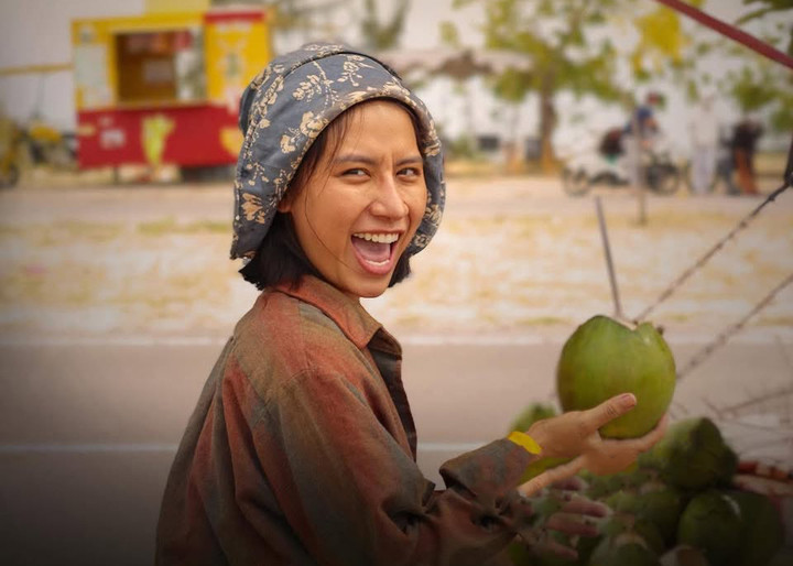 Cô tiếp tục có một vai trong dự án Lật mặt của Lý Hải.