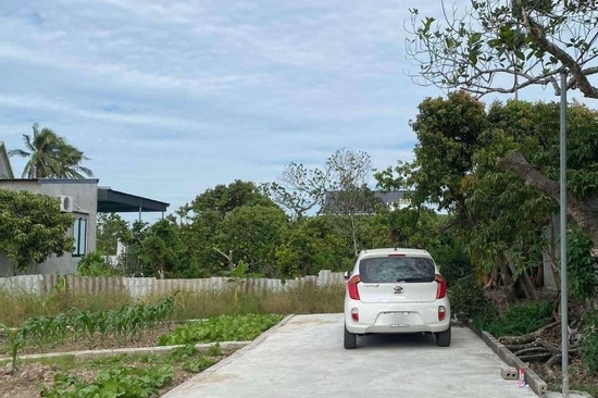 Xem camera, vợ chồng trẻ vội bỏ chuyến đi chơi, quay về quê với cha mẹ