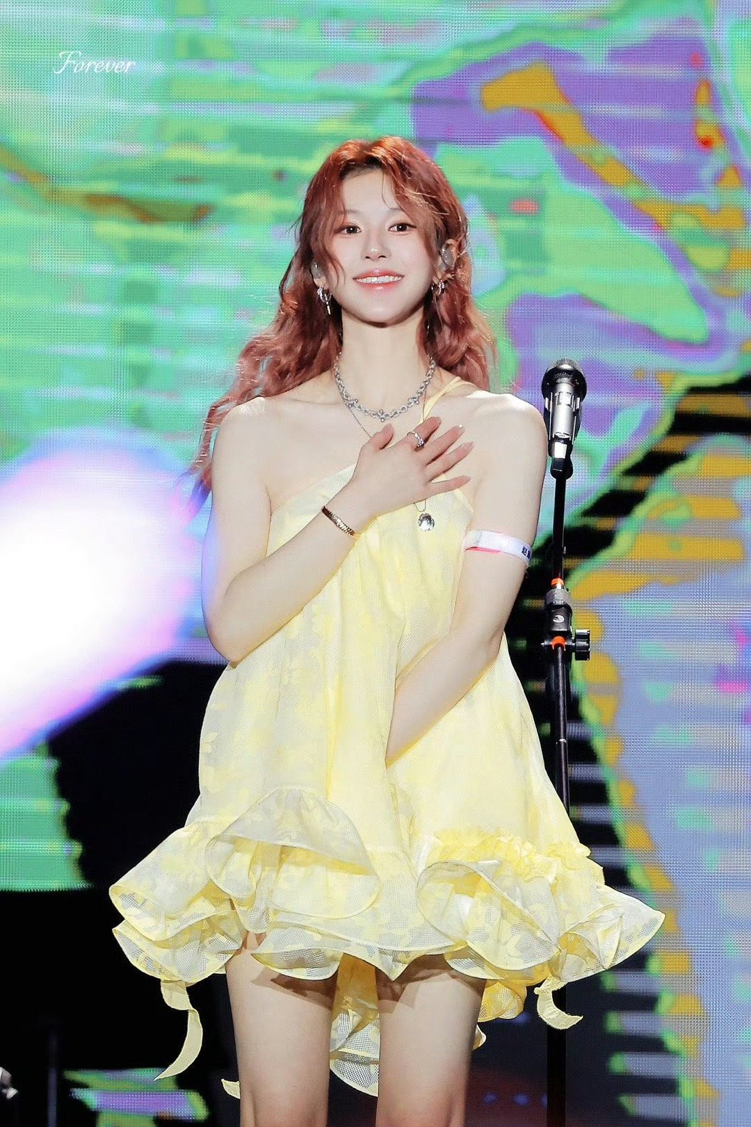 5 giây tốc váy của Triệu Lộ Tư 'gây bão' mạng xã hội, nhưng vẫn bị mỉa mai 'làm màu' vì điều này - Ảnh 4