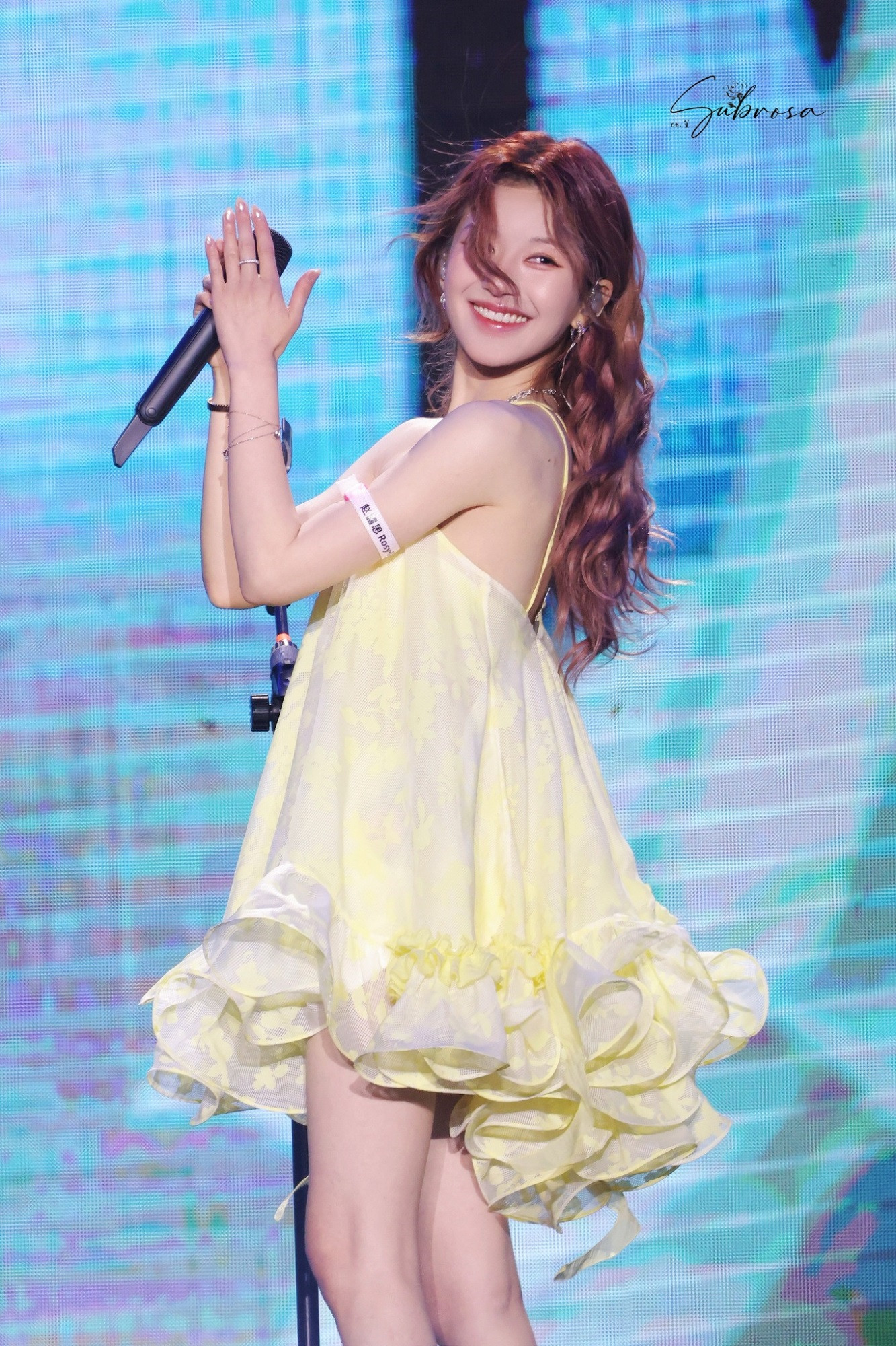 5 giây tốc váy của Triệu Lộ Tư 'gây bão' mạng xã hội, nhưng vẫn bị mỉa mai 'làm màu' vì điều này - Ảnh 2