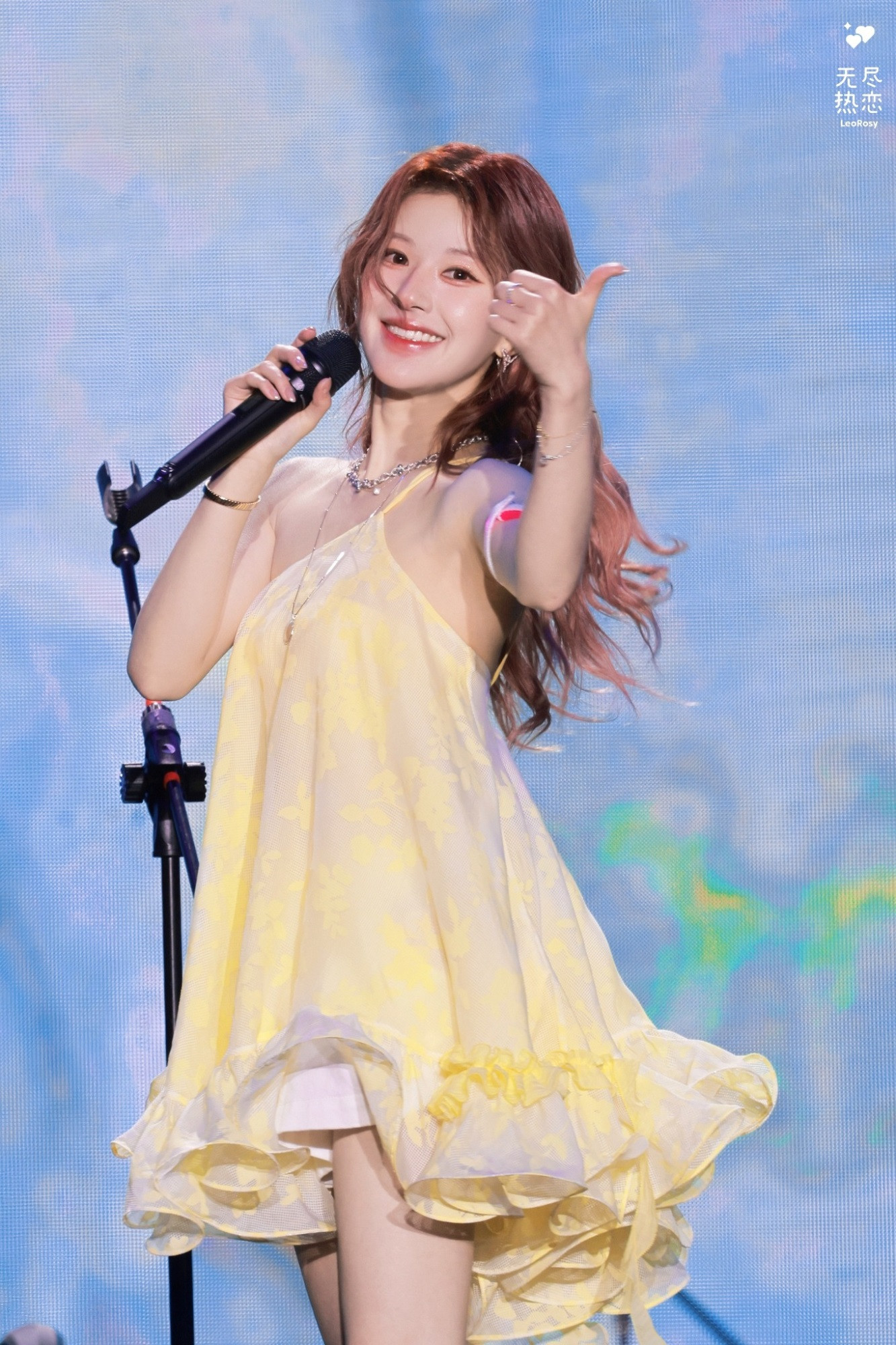 5 giây tốc váy của Triệu Lộ Tư 'gây bão' mạng xã hội, nhưng vẫn bị mỉa mai 'làm màu' vì điều này - Ảnh 6