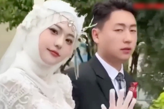 Cô dâu bị nghi là AI vì đẹp khó tin