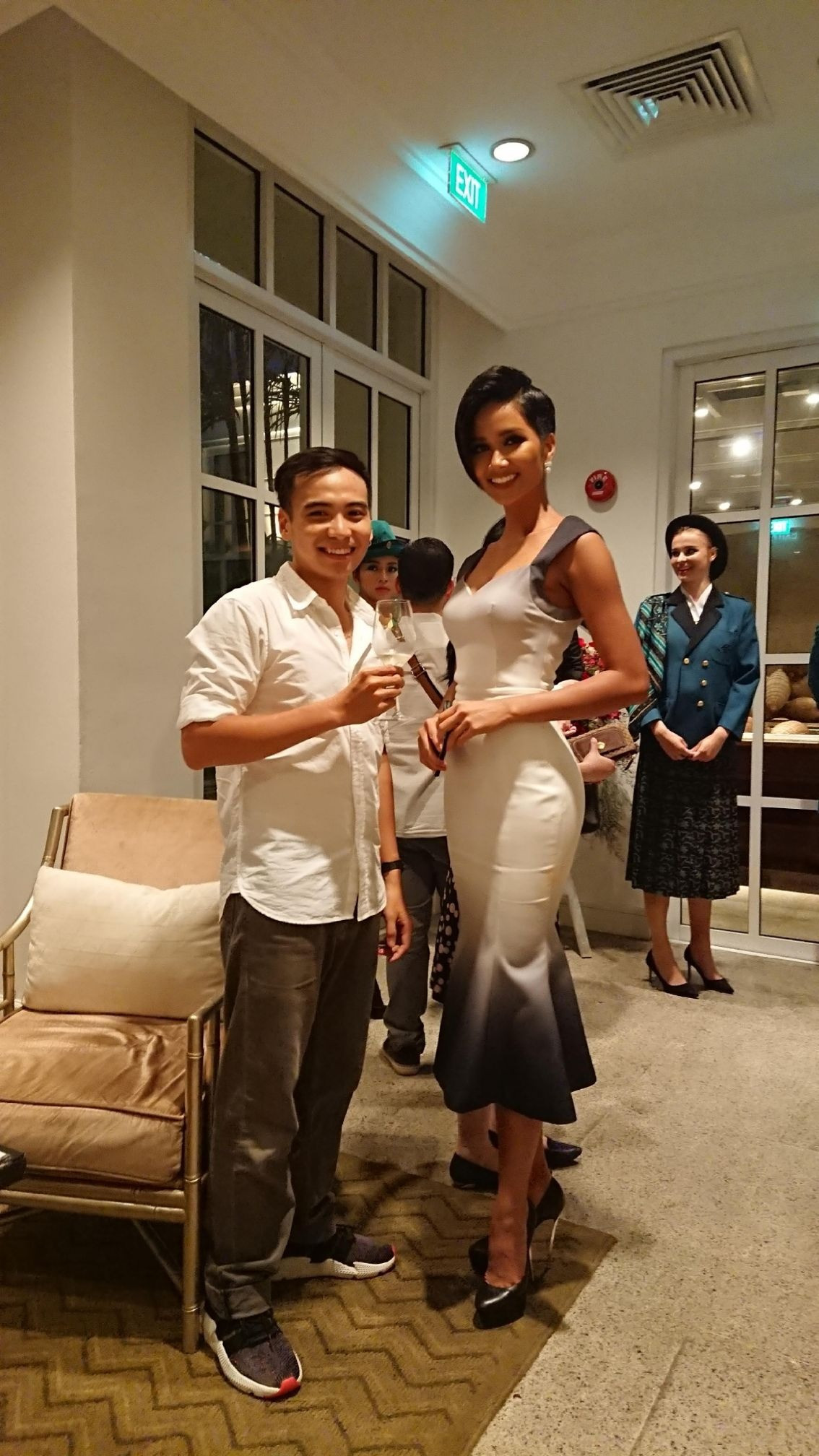 Ông xã chia sẻ khoảnh khắc lần đầu gặp HHen Niê tiết lộ lý do không dám lại gần