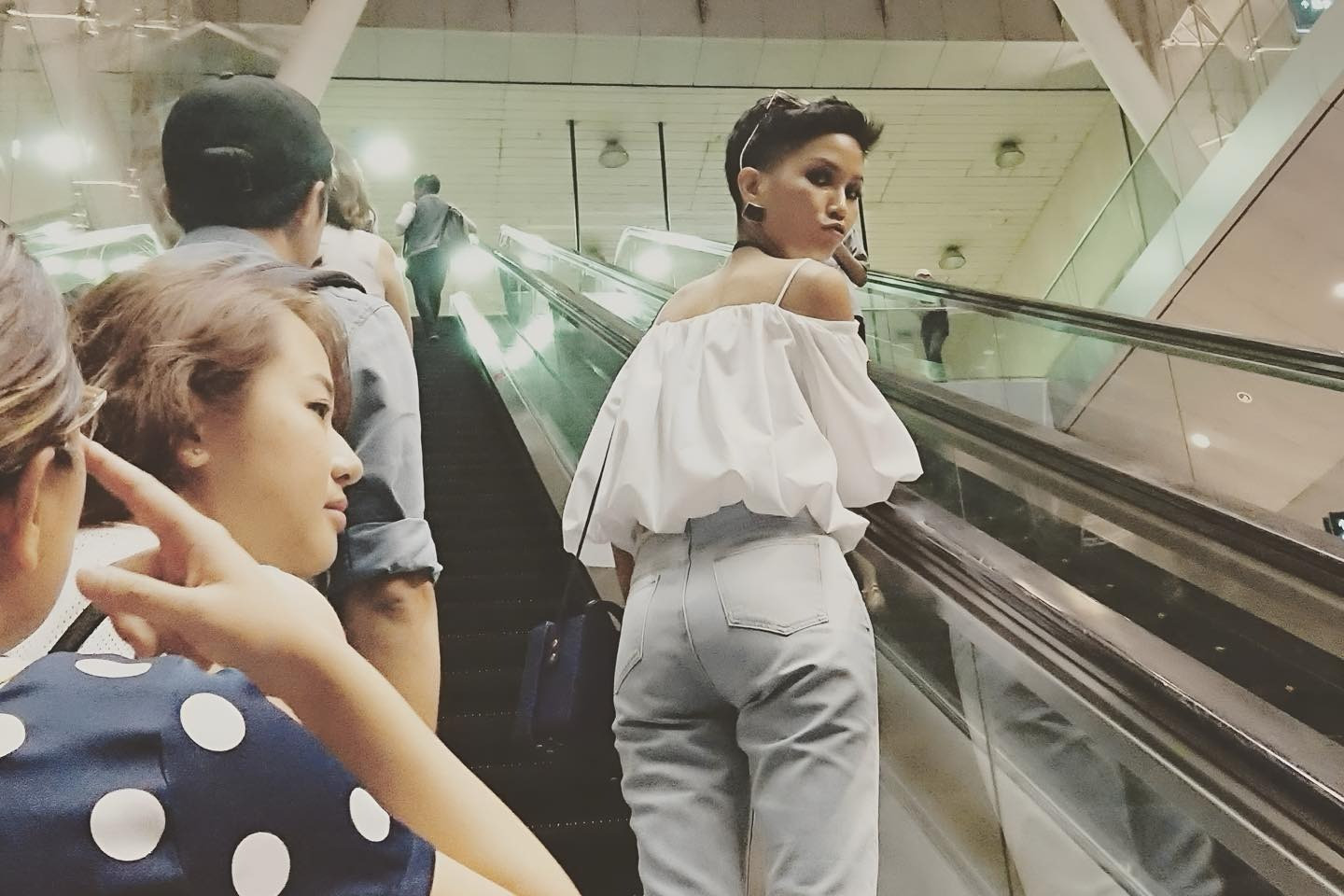 Ông xã chia sẻ khoảnh khắc lần đầu gặp H'Hen Niê, tiết lộ lý do không dám lại gần Ông xã chia sẻ khoảnh khắc lần đầu gặp HHen Niê tiết lộ lý do không dám lại gần