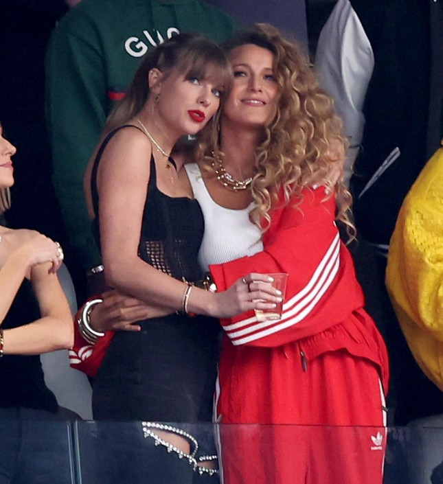 Taylor Swift bị kéo vào vụ kiện ảnh 1