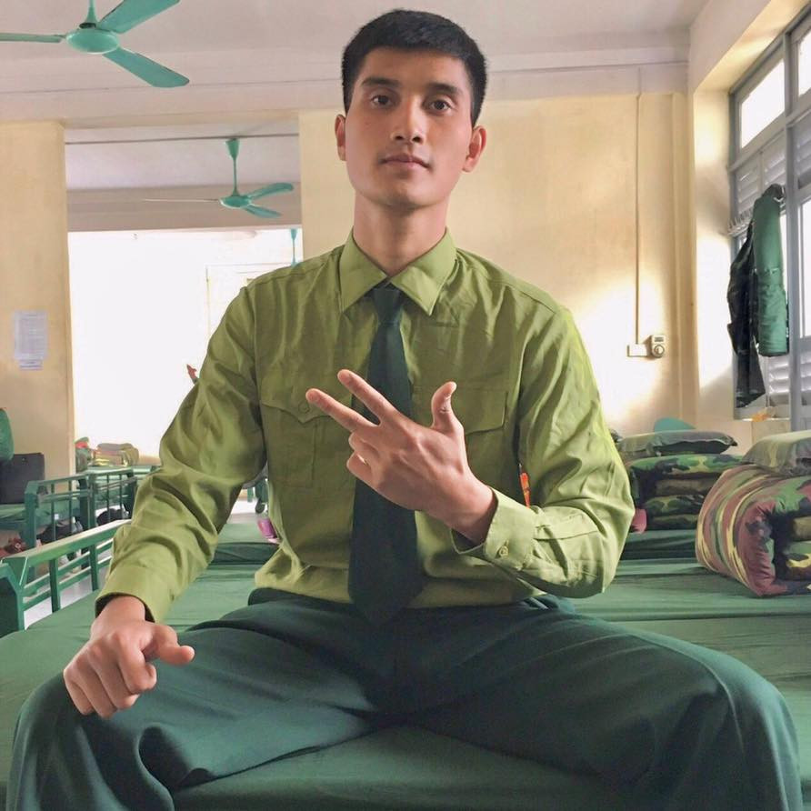 Hé lộ loạt ảnh nhìn là mê của khối trưởng SN 2000 vừa vinh dự bắt tay tổng thống Putin