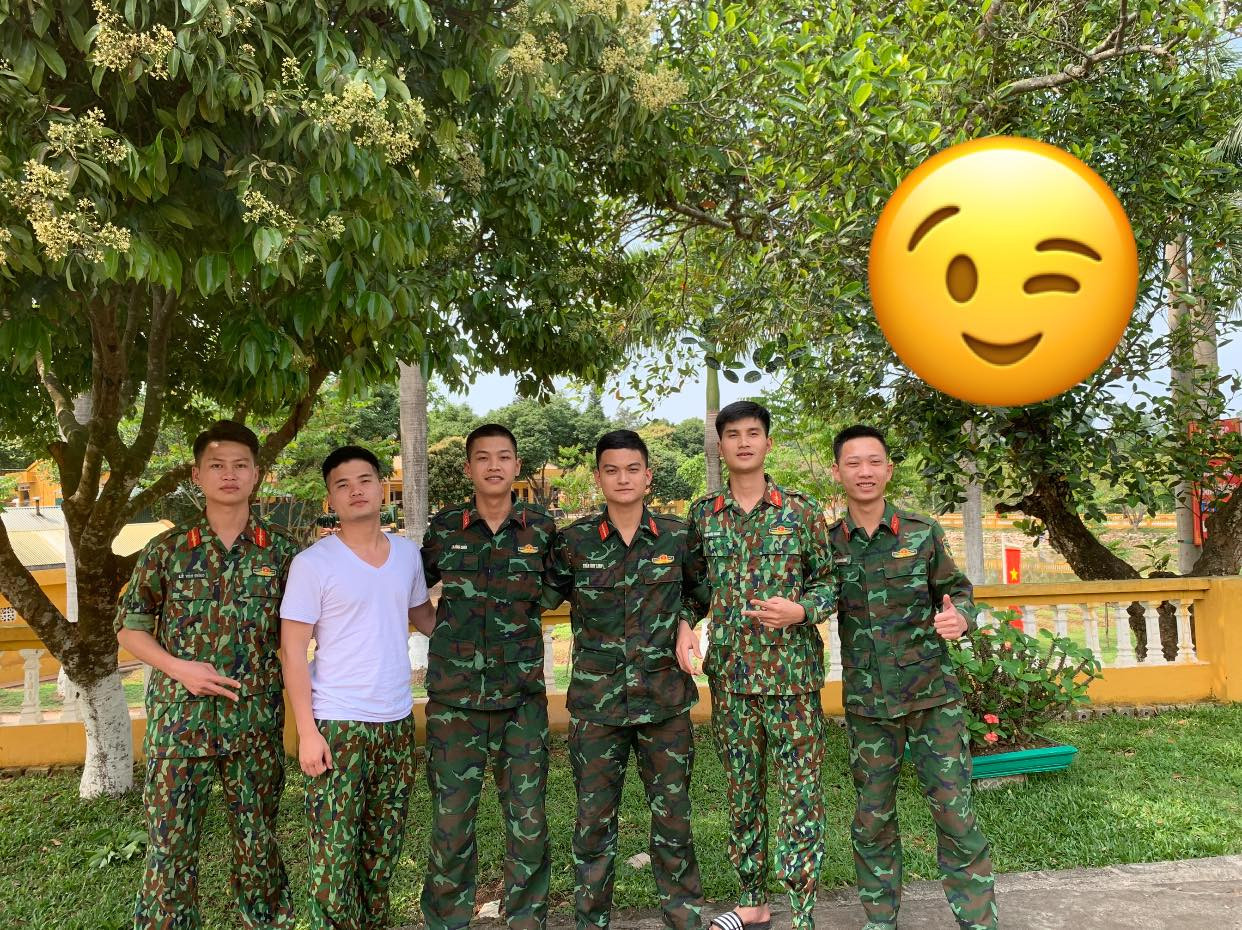 Hé lộ loạt ảnh nhìn là mê của khối trưởng SN 2000 vừa vinh dự bắt tay tổng thống Putin