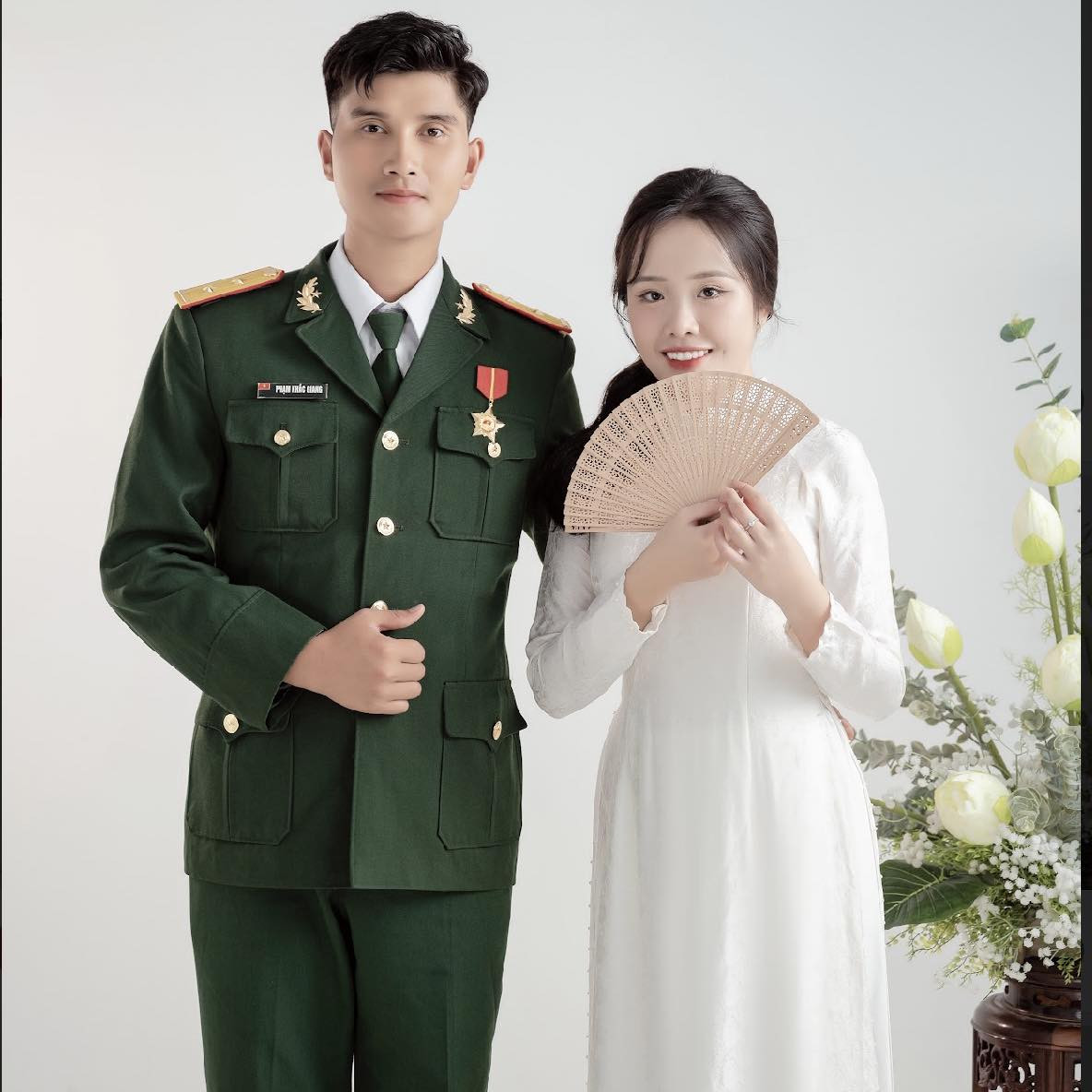 Hé lộ loạt ảnh nhìn là mê của khối trưởng SN 2000 vừa vinh dự bắt tay tổng thống Putin