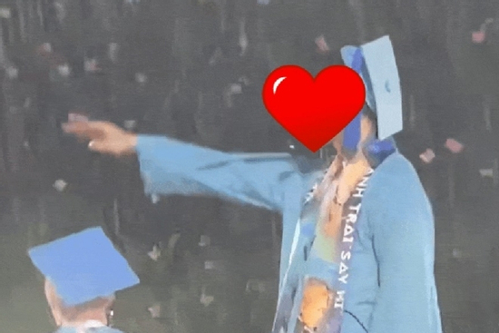 'Bạch mã hoàng tử' xé truyện bước đến concert Anh Trai Say Hi: Mưa trôi kem nền vẫn đẹp ác, liếc nhìn tim đập loạn xạ