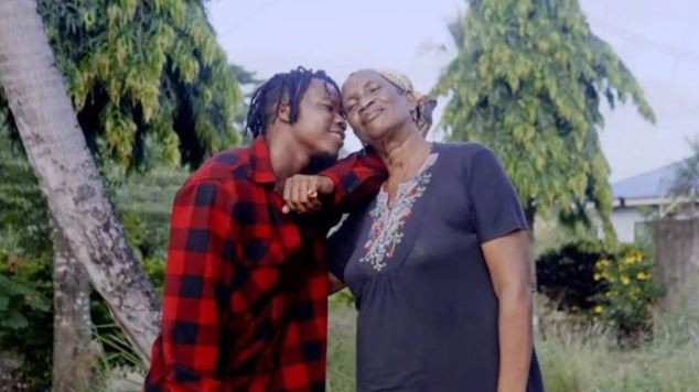 Chàng trai hơn 20 tuổi yêu say đắm bà lão U70 và cái kết- Ảnh 3.