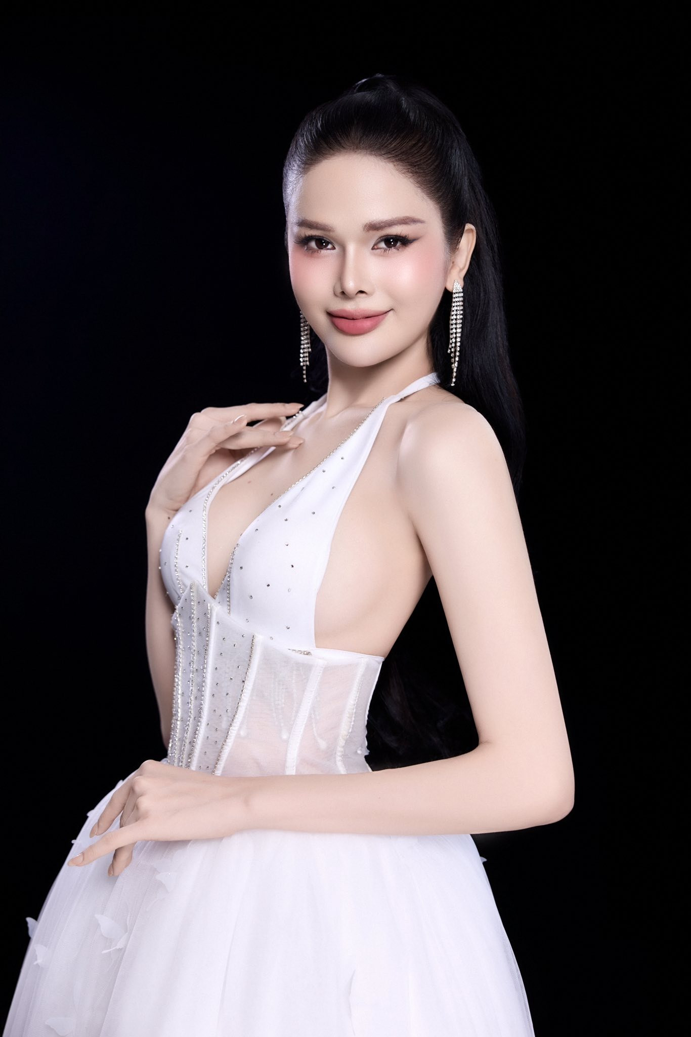 Visual đời thường của mỹ nhân chuyển giới vừa đăng quang Miss International Queen Vietnam
