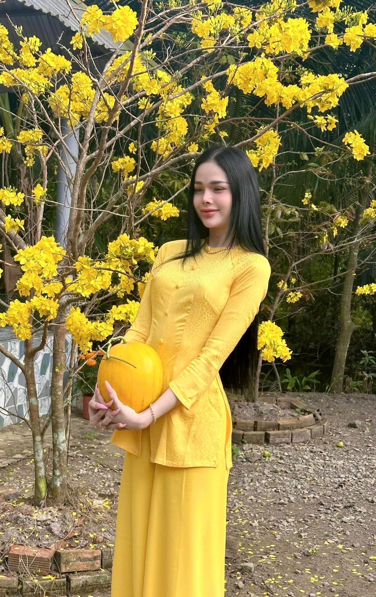 Mặt mộc gây sốc của mỹ nhân chuyển giới vừa đăng quang Miss International Queen Vietnam