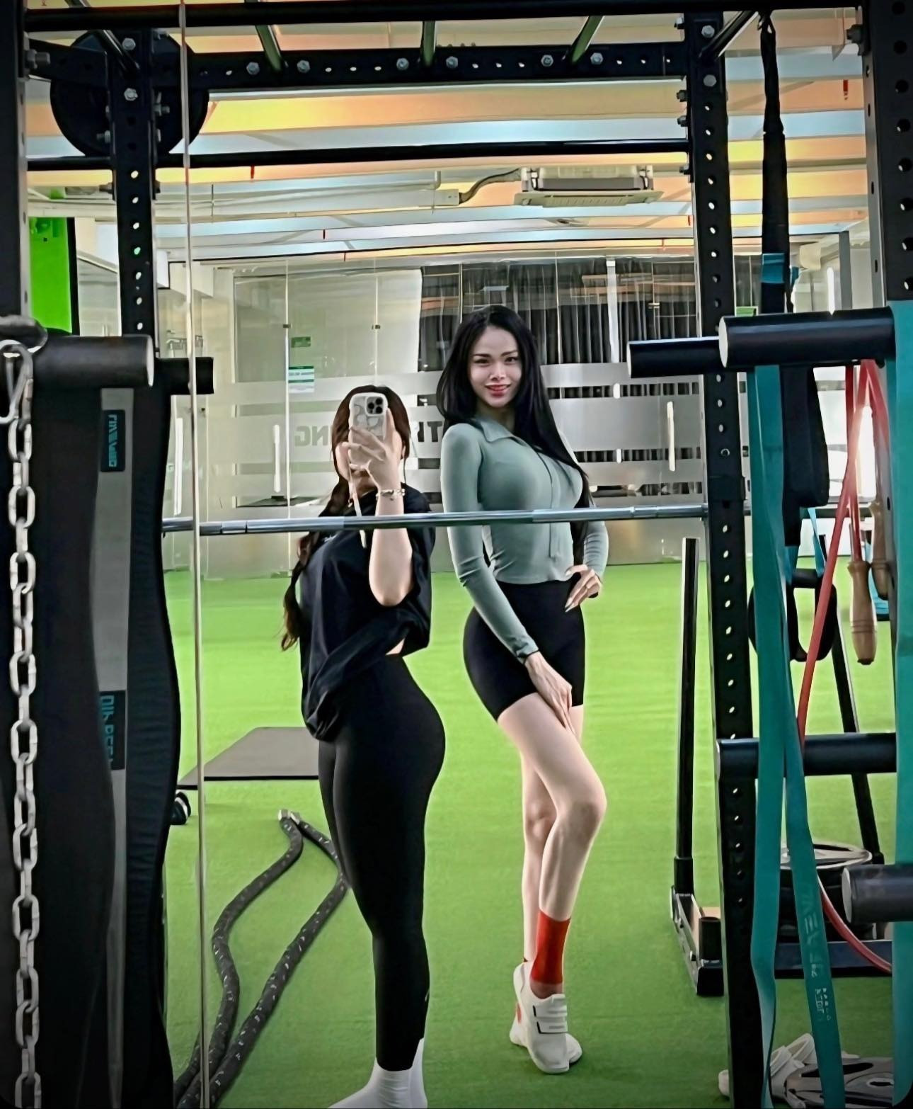 Mặt mộc gây sốc của mỹ nhân chuyển giới vừa đăng quang Miss International Queen Vietnam