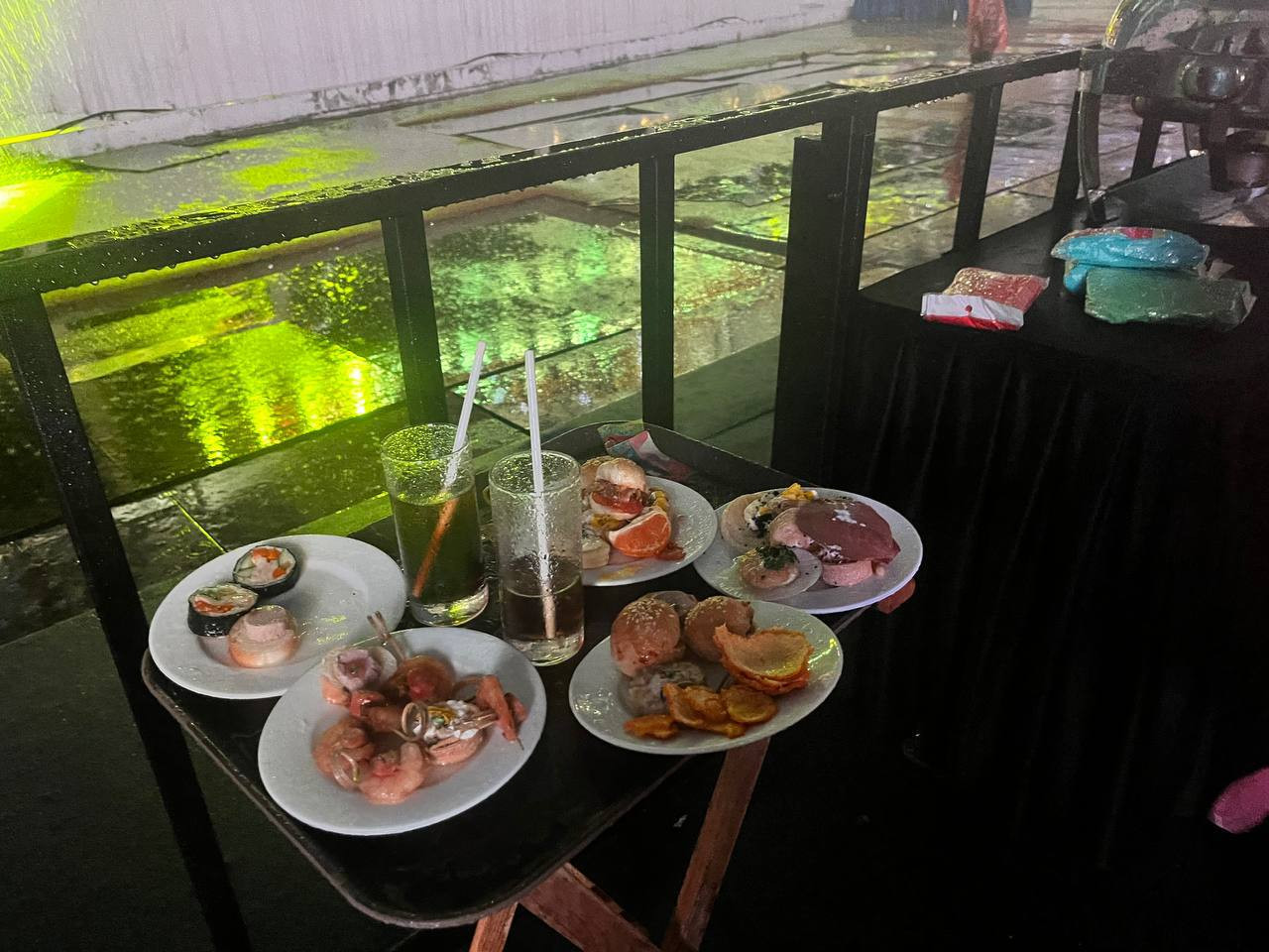 Khán giả khóc ròng vì 'đặc quyền 10 triệu' tại concert Anh Trai Say Hi dưới mưa, càng nhìn càng xót photo12025 05 1021 12 50