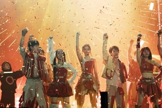 'Lật mặt 8' chạm mốc 200 tỷ đồng, Lý Hải khó phá kỷ lục