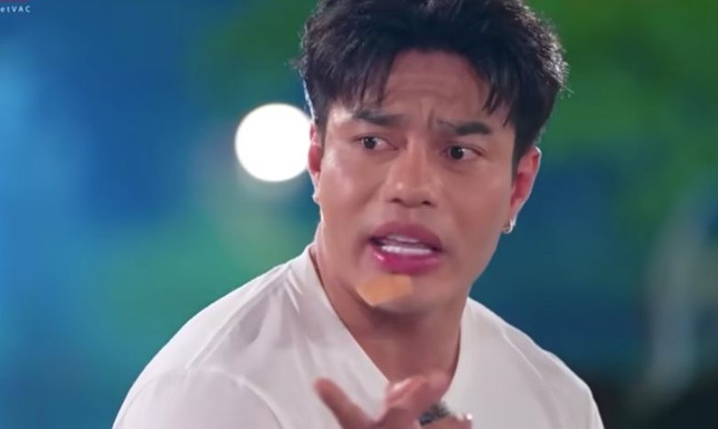 Lê Dương Bảo Lâm bị hải quan Mỹ giữ lại ảnh 1