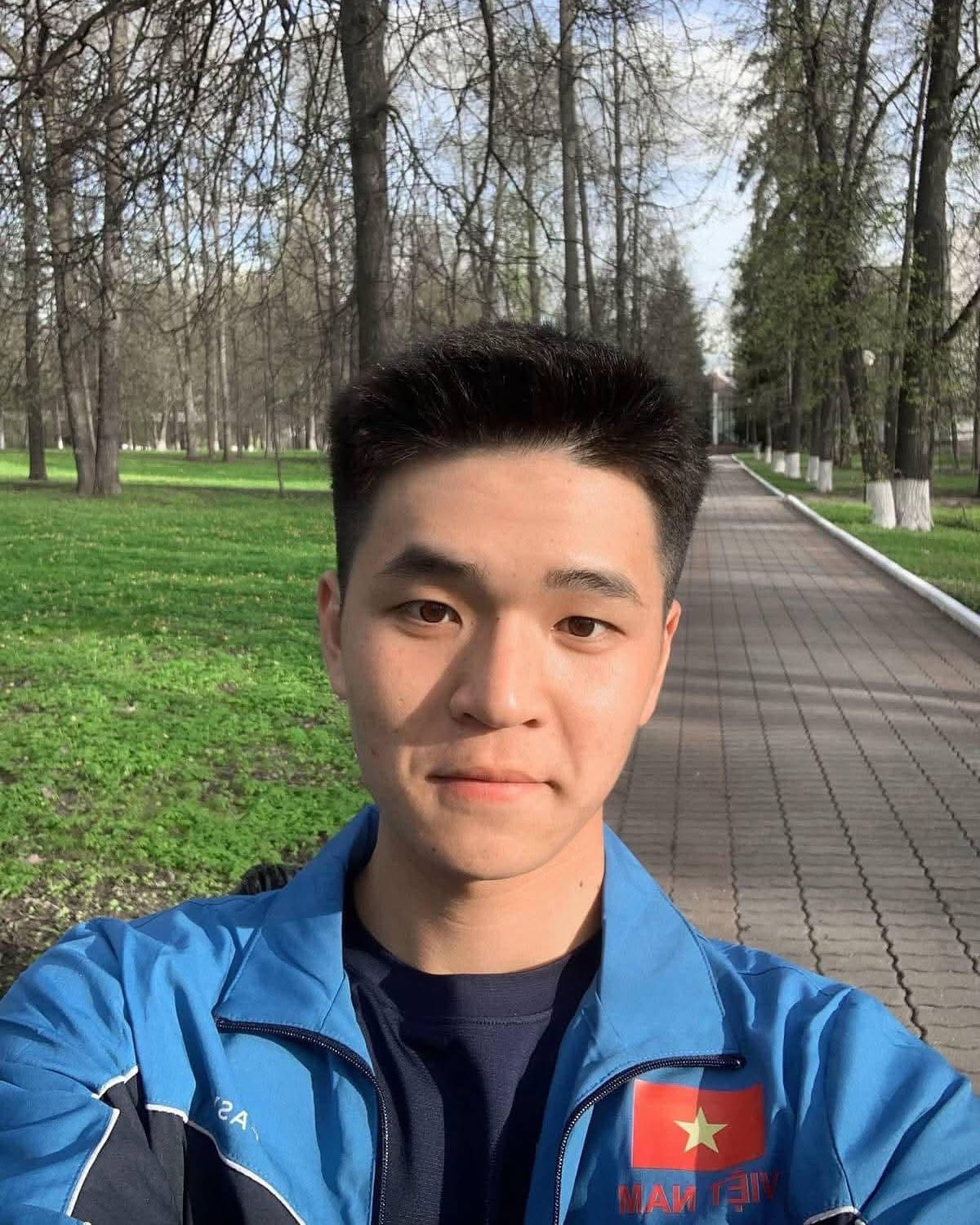 Chân dung chàng chiến sĩ đa nghề gây sốt khắp cõi mạng khi tham dự lễ duyệt binh tại Nga