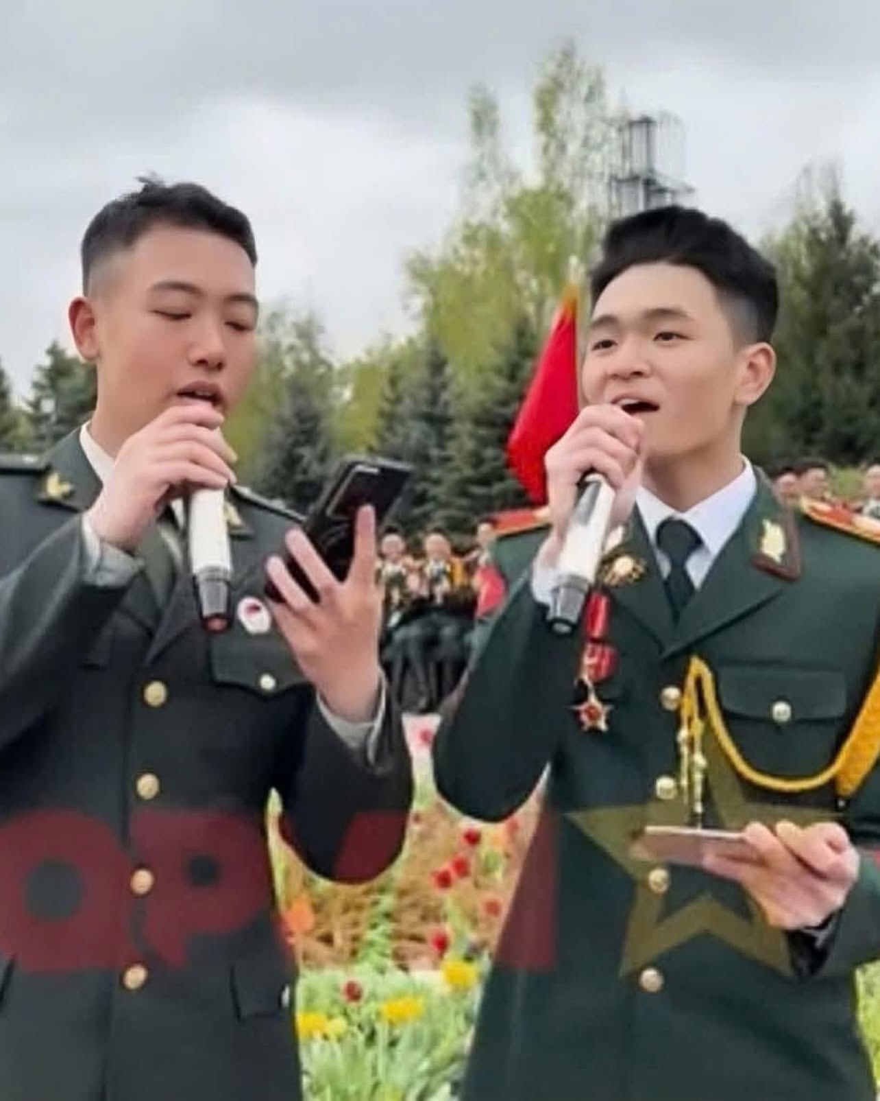 Chân dung chàng chiến sĩ đa nghề gây sốt khắp cõi mạng khi tham dự lễ duyệt binh tại Nga