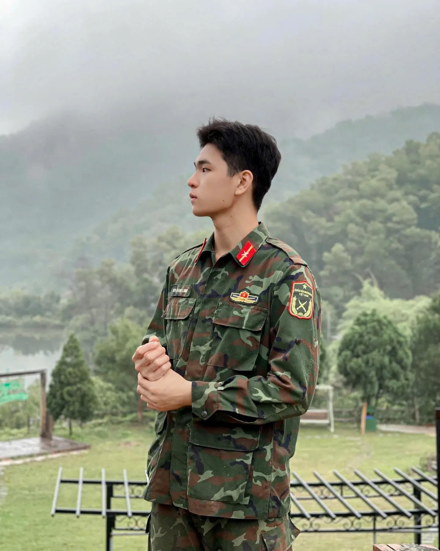 Chân dung chàng chiến sĩ đa nghề gây sốt khắp cõi mạng khi tham dự lễ duyệt binh tại Nga