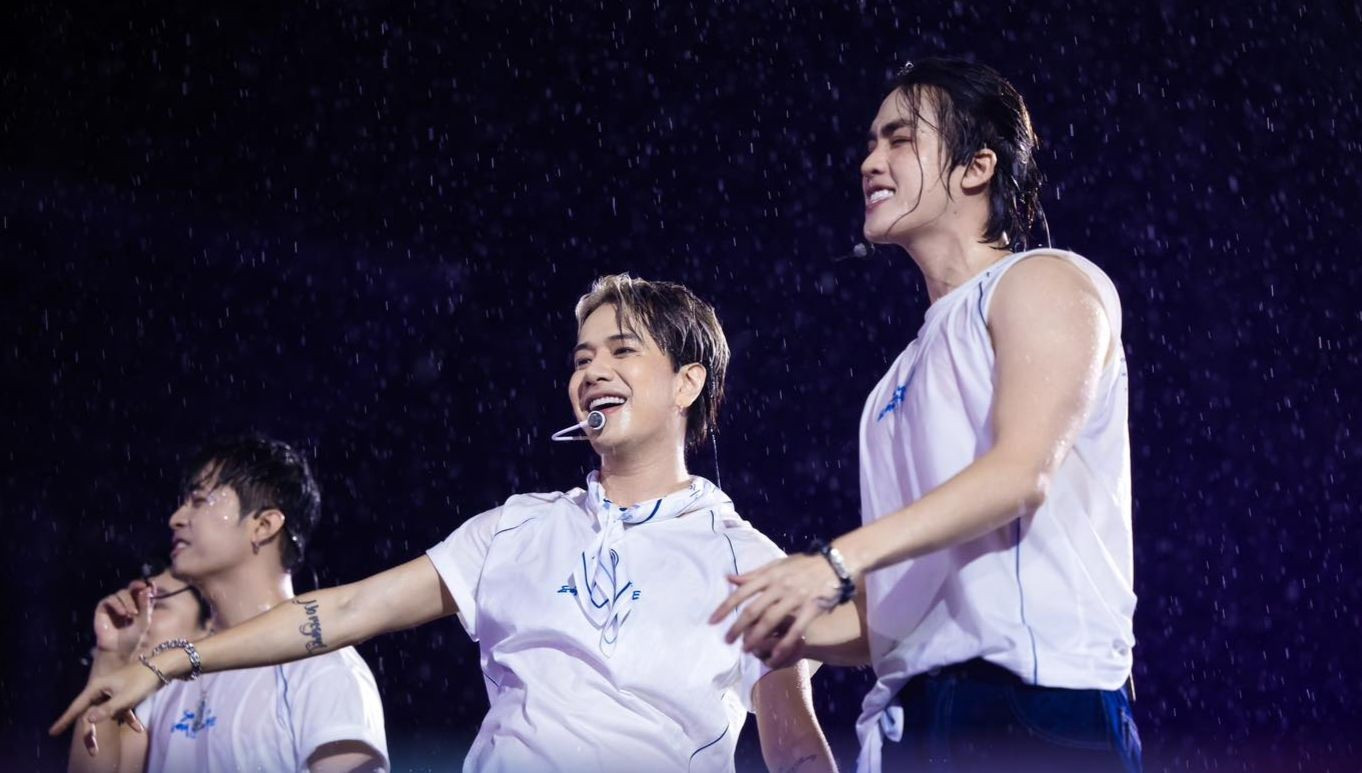 Tranh cãi fan ướt như chuột lột đu Trấn Thành và 30 anh trai dưới mưa ảnh 3