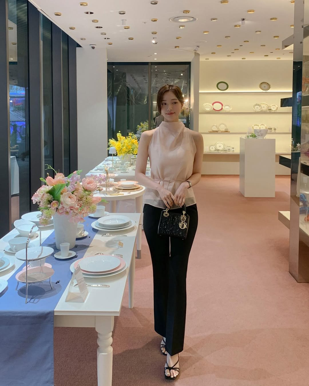 5 món đồ công sở nhận nhiều ý kiến trái chiều: Người khen ưng mắt, người chê kém duyên- Ảnh 2.