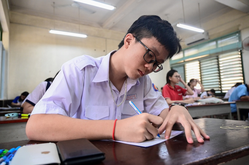 học sinh 10 TPHCM 2 (1) 2.jpg