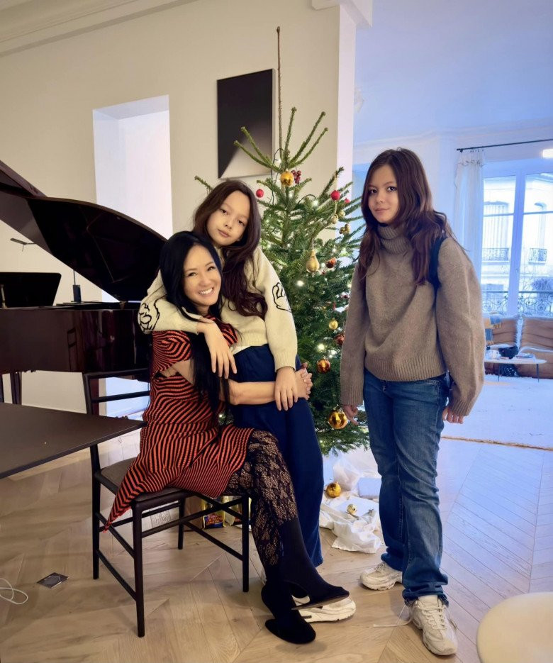 Con trai Hồng Nhung gây lạ lẫm khi cắt phăng mái tóc dài ngang lưng thương hiệu