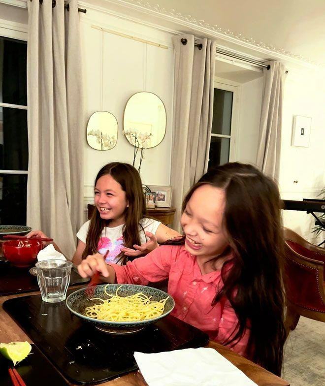 Con trai Hồng Nhung gây lạ lẫm khi cắt phăng mái tóc dài ngang lưng thương hiệu