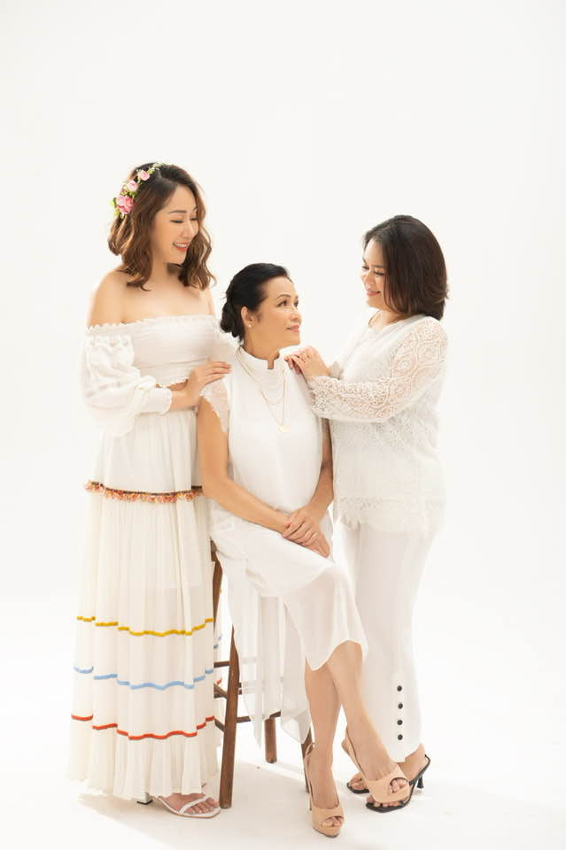 Hình ảnh hiếm hoi của mẹ ruột Hoa hậu Ngô Phương Lan: Giữ thần thái sang trọng, da dáng đẹp ở tuổi hưu- Ảnh 4.