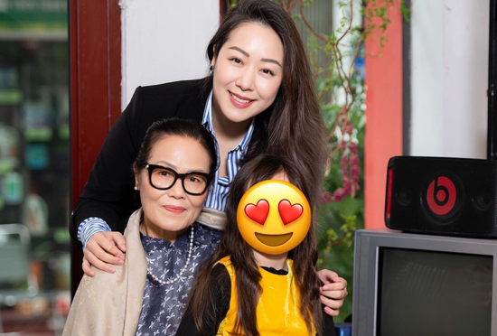 Hình ảnh hiếm hoi của mẹ ruột Hoa hậu Ngô Phương Lan: Có thần thái sang trọng, da và dáng đẹp ở tuổi hưu