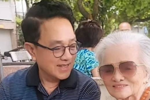 Món quà bất ngờ của người mẹ 99 tuổi một đời chắt chiu