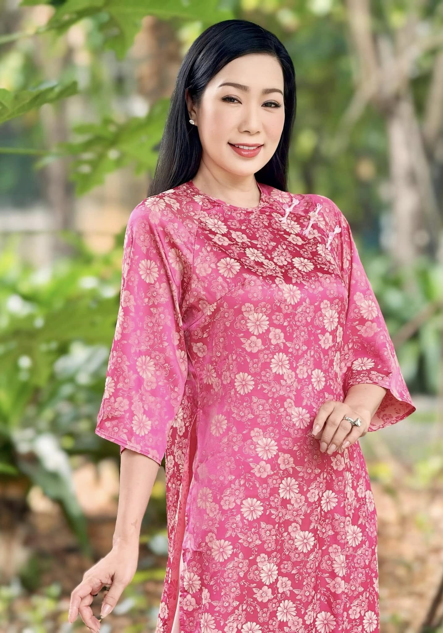 Nữ NSND là Phó chủ tịch Hội sân khấu, sở hữu biệt thự mặt tiền 3 tầng ở Quận 7, 54 tuổi đẹp như mới 30 47057928890532560447130759113684274664733266n