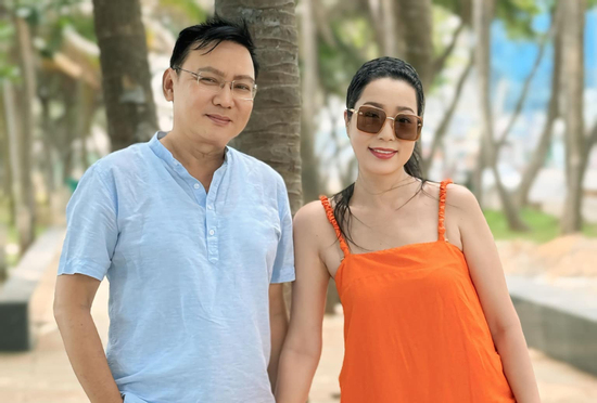 Nữ NSND là Phó chủ tịch Hội sân khấu, sở hữu biệt thự mặt tiền 3 tầng ở Quận 7, 54 tuổi đẹp như mới 30