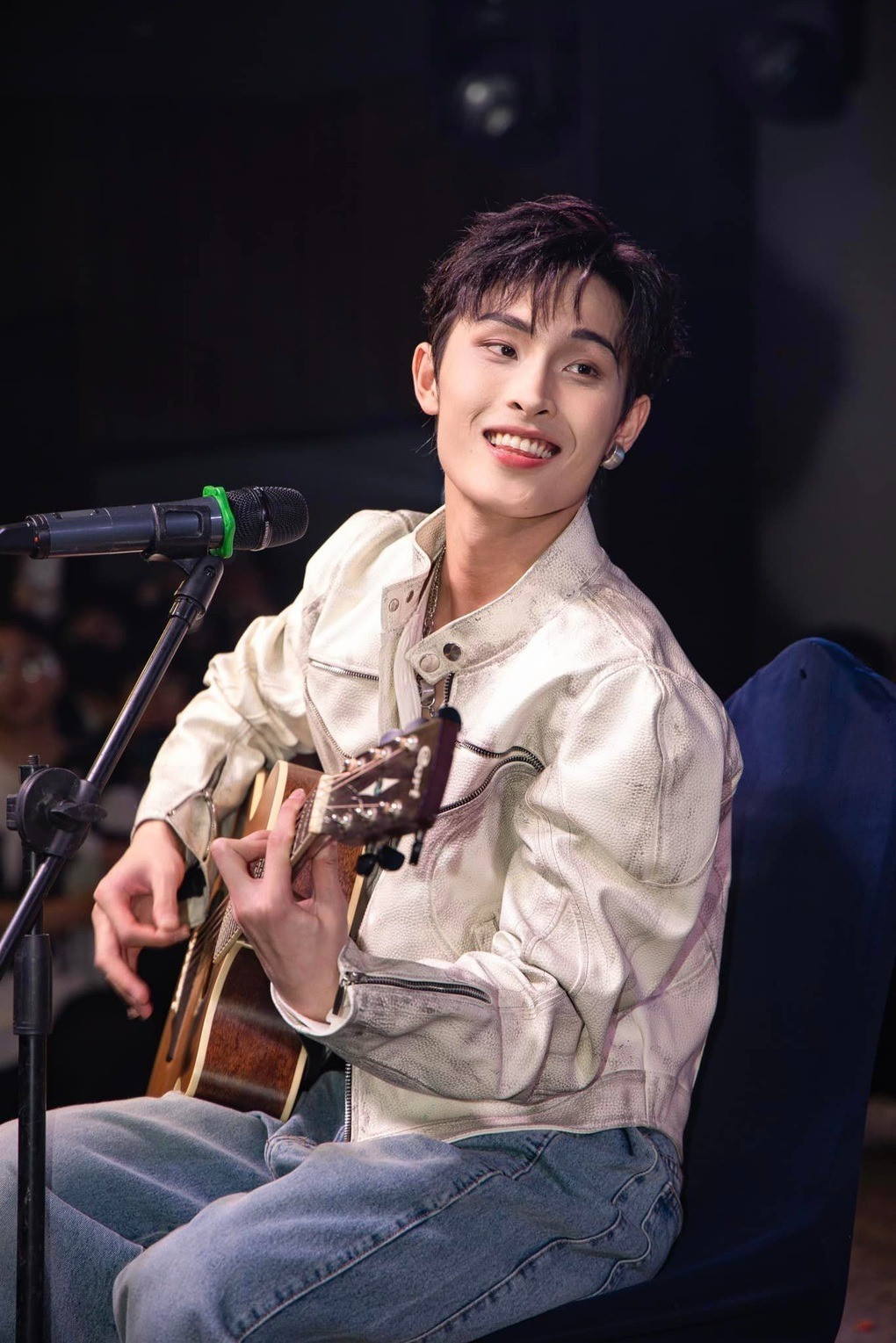 Wren Evans nam ca sĩ hơn 200k follower vừa bị tung ảnh thân mật với Lim Feng là ai