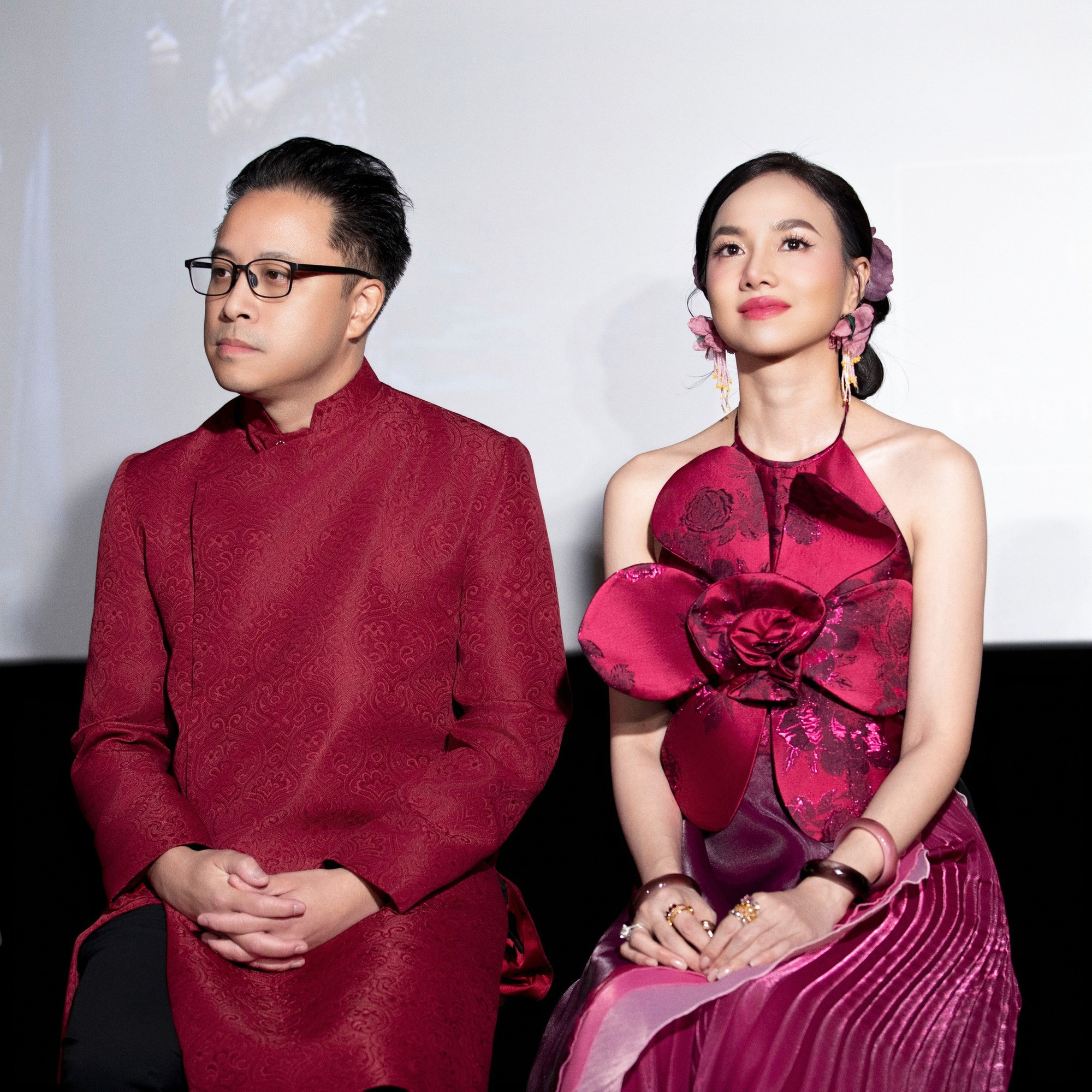 Chiếc váy giúp Ý Nhi chặt đẹp dàn mỹ nhân Miss World hóa ra đụng hàng 1 phú bà Vbiz