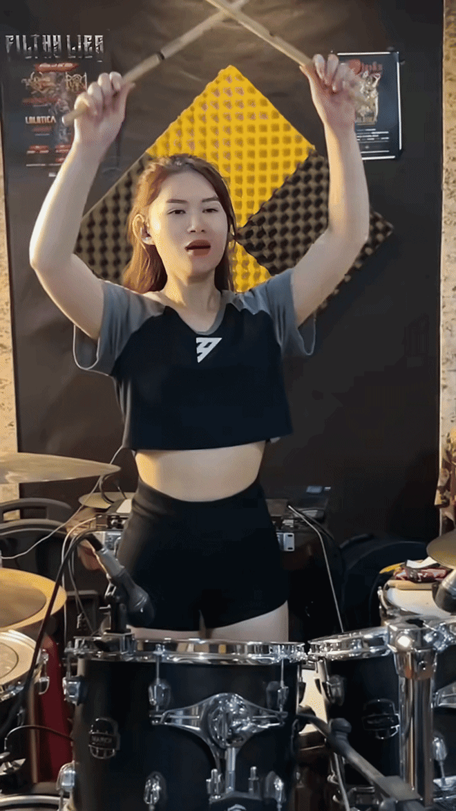 Cùng chơi nhạc cụ 1 chị đẹp đập tan nghi ngờ mua giải