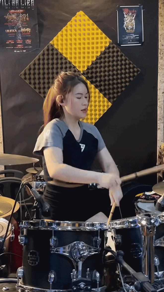 Cùng chơi nhạc cụ 1 chị đẹp đập tan nghi ngờ mua giải