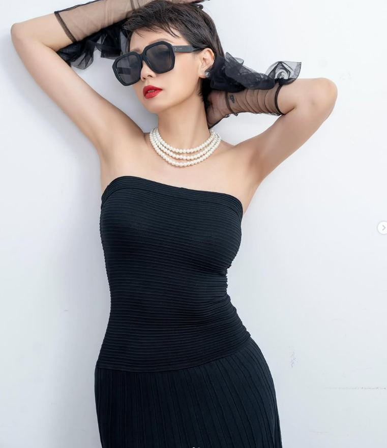 Doãn Hải My khoe ảnh hot về mẹ ruột nhan sắc U50 đẹp lấn lướt cả con gái