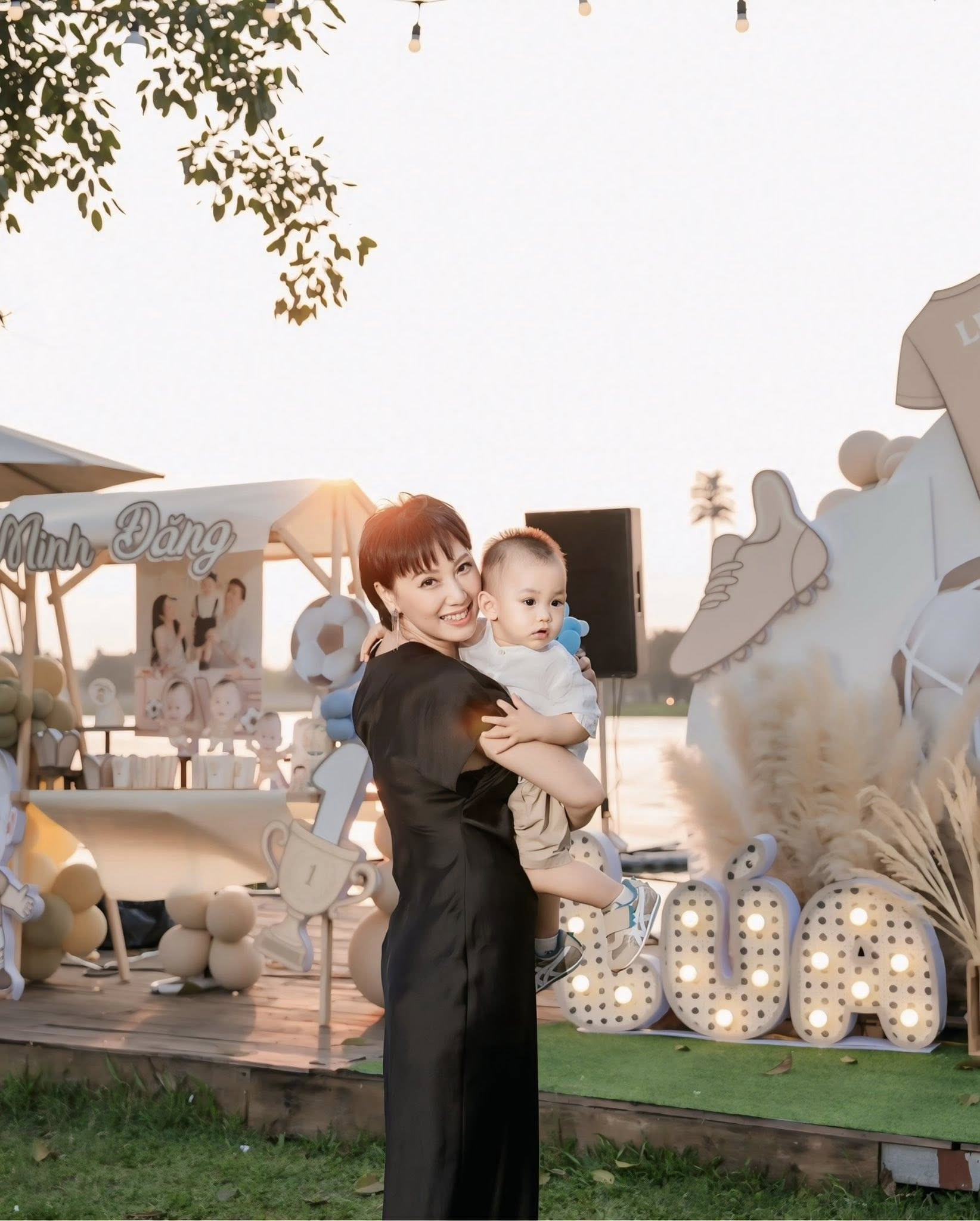 Doãn Hải My khoe ảnh hot về mẹ ruột nhan sắc U50 đẹp lấn lướt cả con gái